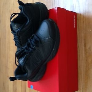 New Balance size 7 Women's slip resistant shoes